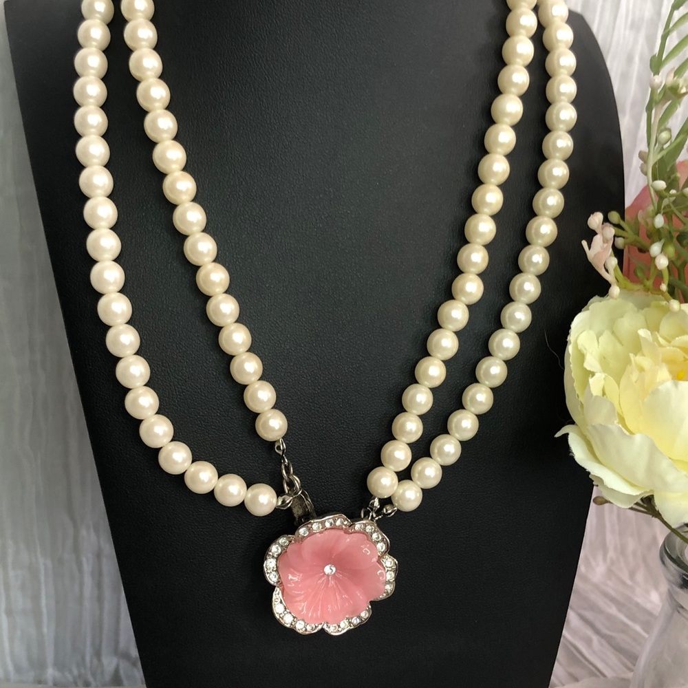Vintage KENNETH JAY LANE Avon, Perfect Pansy Flower pearl strand necklace